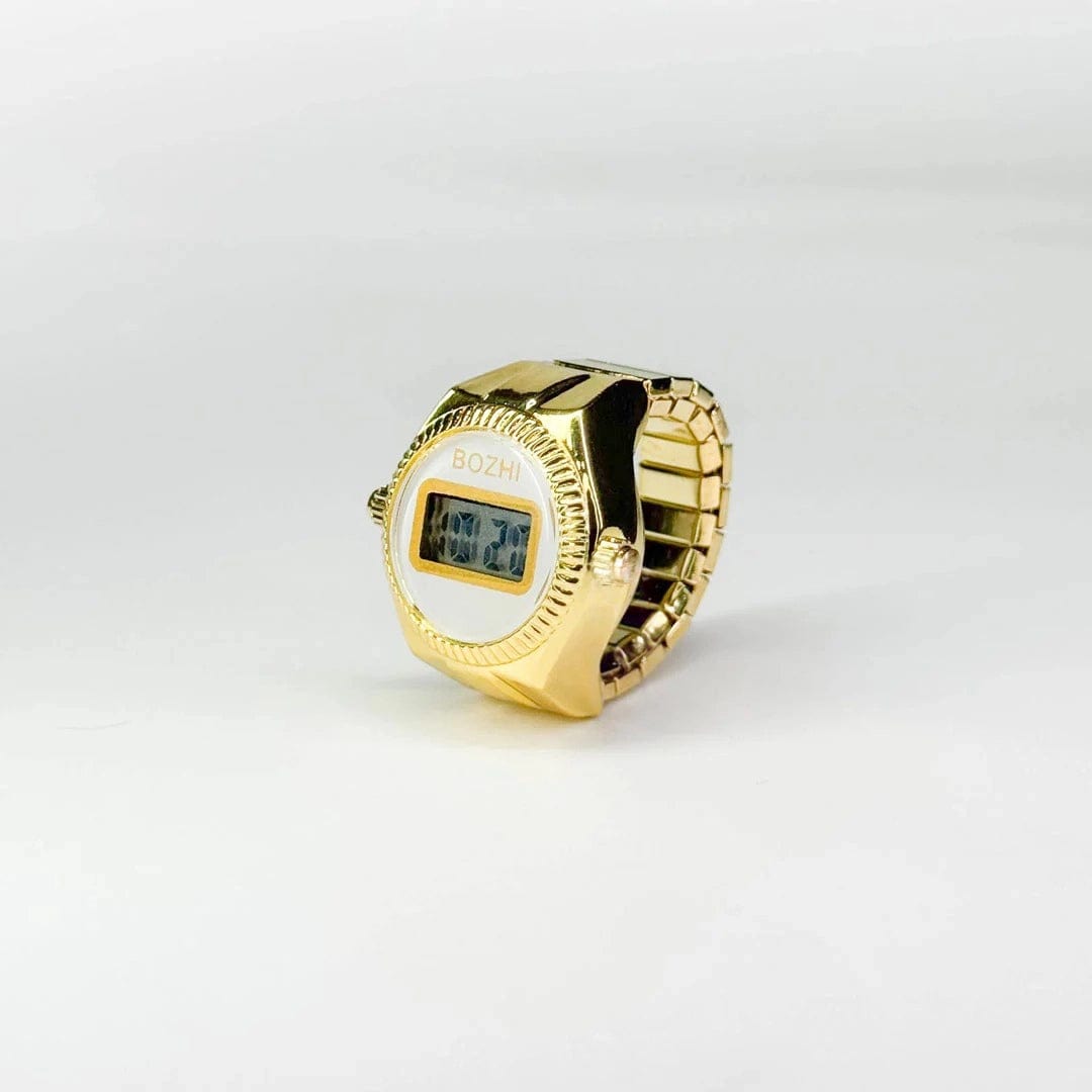 Vue de coté de la Bague Montre Dorée - Cadran Digital Blanc